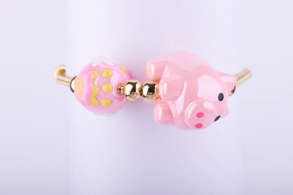 Estilo: Joyería Kawaii, Accesorios Coquette (muy tendencia en 2024-2025), Pulsera rosa, Regalos para adolescentes.

Significado: Amuleto de la suerte, Pulsera abundancia, Lucky Charm, Joyería de animales.