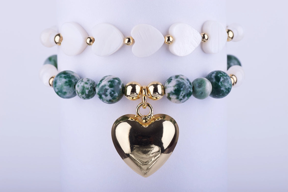 Transforma tu estilo y lleva un mensaje de amor en tu muñeca. La Pulsera "Amor Eterno" no es solo un accesorio, es una declaración. ¡Añádela a tu colección o sorprende a esa persona especial hoy mismo! Stock limitado.