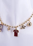 Collar gargantilla de cadena de bolas doradas con dijes temáticos de fútbol: Camiseta Vinotinto esmaltada, Balón con circonitas y la palabra "Fe".
