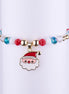 Pulsera elástica de cuentas facetadas en colores rojo, blanco y azul iridiscente, con un dije central de Santa Claus esmaltado en blanco y rojo. Joyería navideña de estilo bohemio.