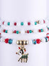 Set de pulseras elásticas navideñas con cuentas de cristal blanco, rojo y verde, y un dije de reno dorado con detalles de pedrería.