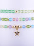 pulsera tres hileras cuentas cristal colores pastel dije estrella fondo bokeh